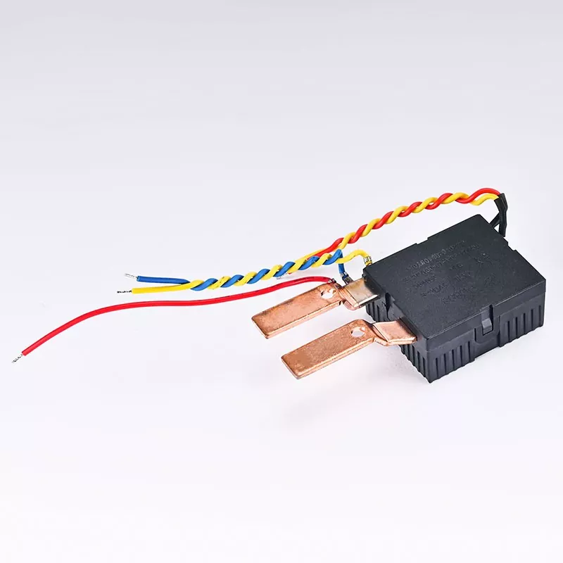 80A enfaset 4P skinnetype låserelé