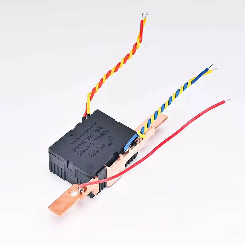 Enfaset 2P skinnetype topp-inn-bunn-ut låserelé Enfaset 2P skinnetype topp-inn-bunn-ut låserelé