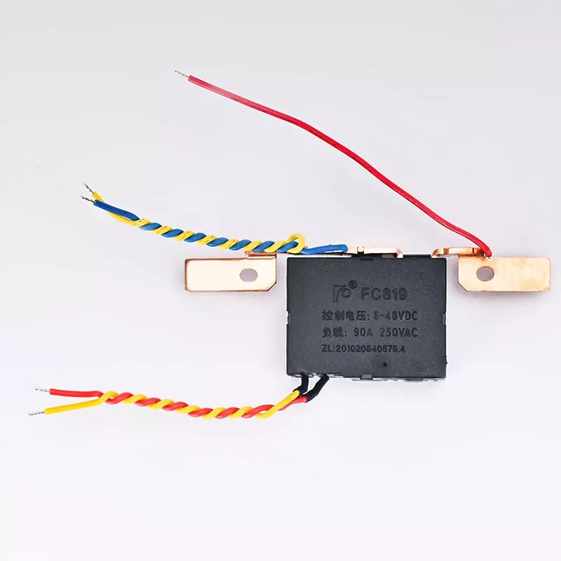 Enfaset 2P skinnetype topp-inn-bunn-ut låserelé